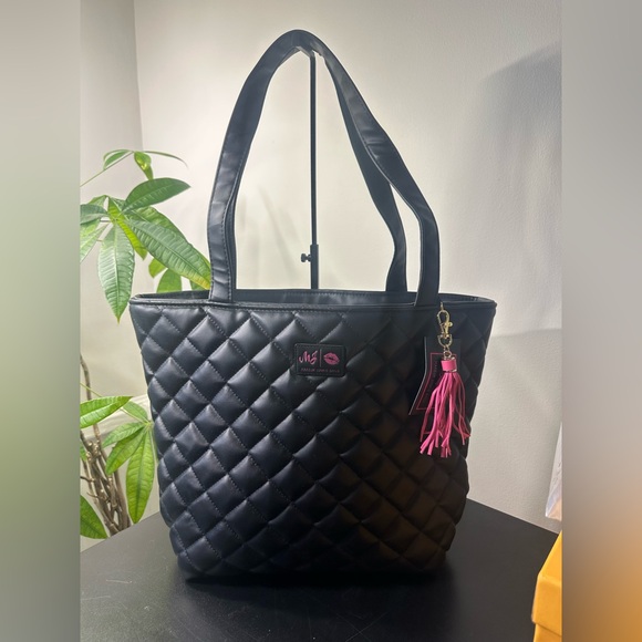 MAKEUP JUNKIE Quilted Onyx Tote - daykeeper - Picture 2 of 3